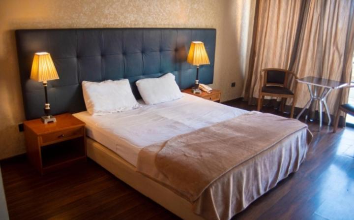 Charles Hotel Beirut Exterior foto